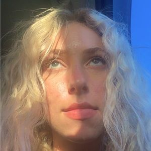 Meet your Posher, Emilley